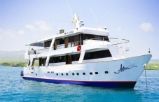 Best Galapagos Liveaboard Reviews 2023 – Divezone