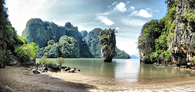 beach of koh phiphi