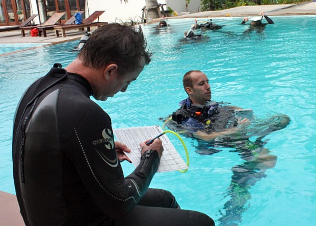 divemaster jobs description