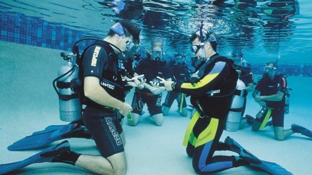 scuba diving instructor jobs description