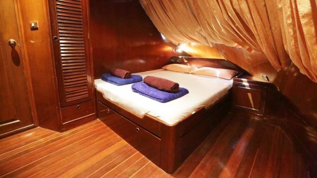 master cabin on the mv hallelujah at the similan islands 