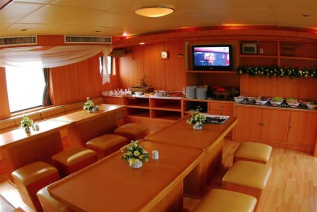 panunee-liveaboard-review-dining