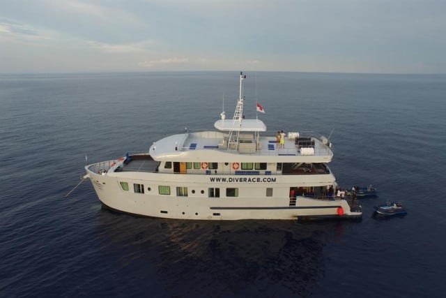 luxury liveaboard burma diverace class E