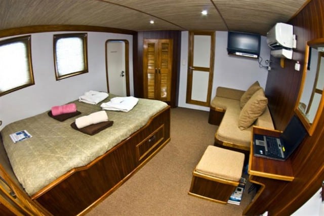 mv ocean hunter III cabin liveaboard review