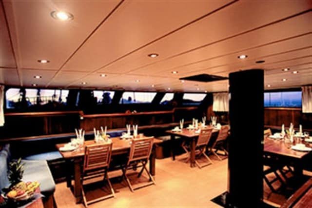 sy sea star dining area liveaboard review