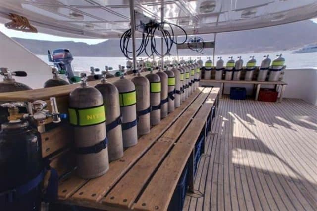 mv snefro love dive deck liveaboard review