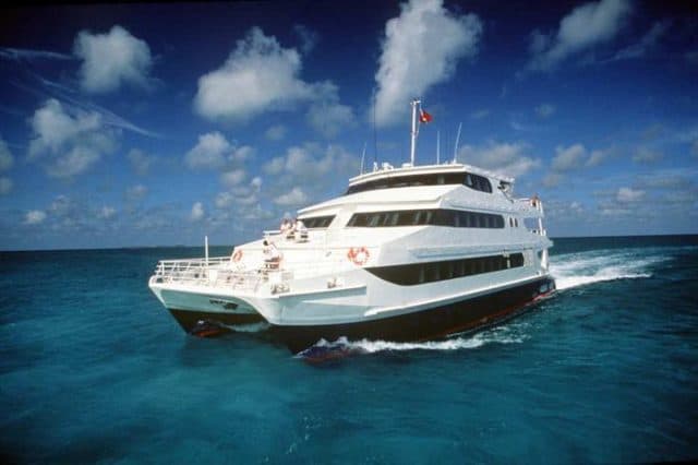 catamaran liveaboard bahamas