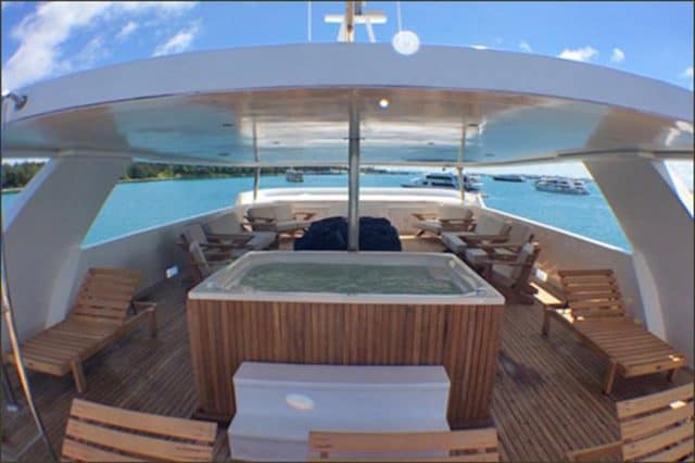 hot tub blue voyager liveaboard maldives