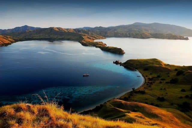 diving with the kira kira in komodo raja ampat liveaboard 