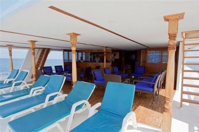 lounge ari queen liveaboard maldives diving