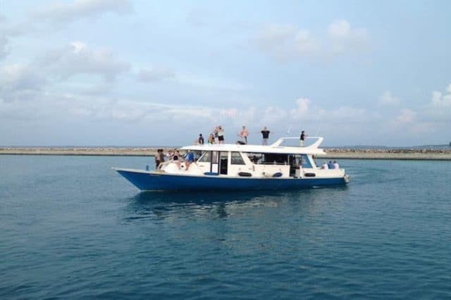 emperor orion liveaboard diving maldives diving dhoni