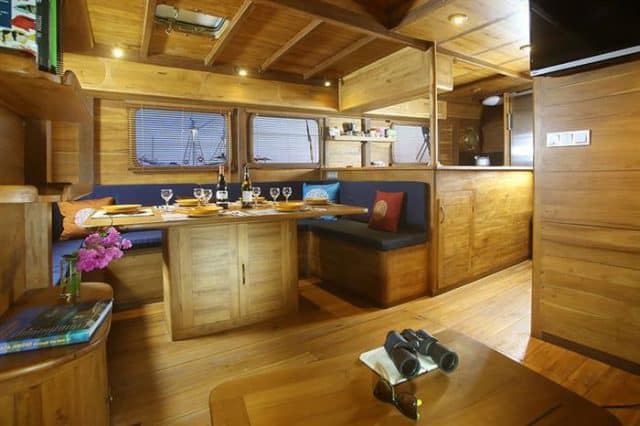 indoor dining mantra liveaboard scuba diving komodo 