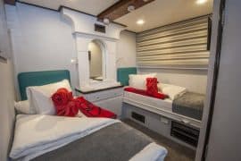 liveaboard adventurer
