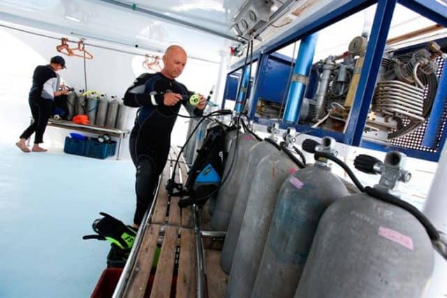 dive deck south moon liveaboard diving red sea