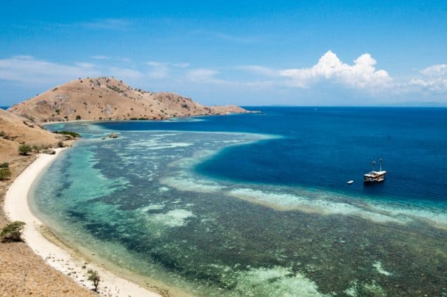 outdoor wellenreng liveaboard scuba diving indonesia