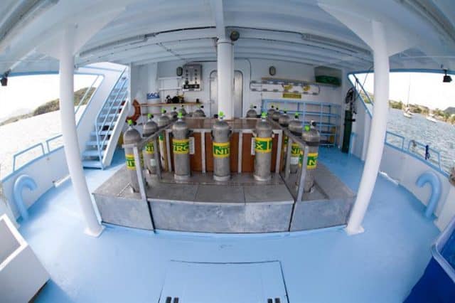 dive deck bahamas master liveaboard diving cruise