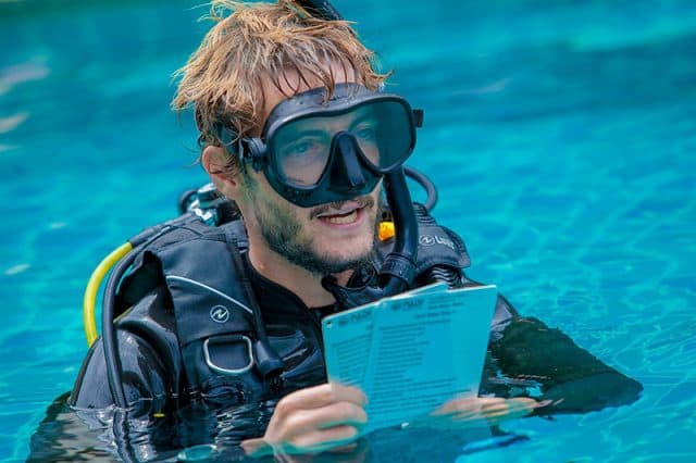 become a dive instructor