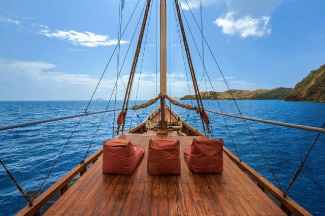 waecicu adventure cruise liveaboard indonesia komodo